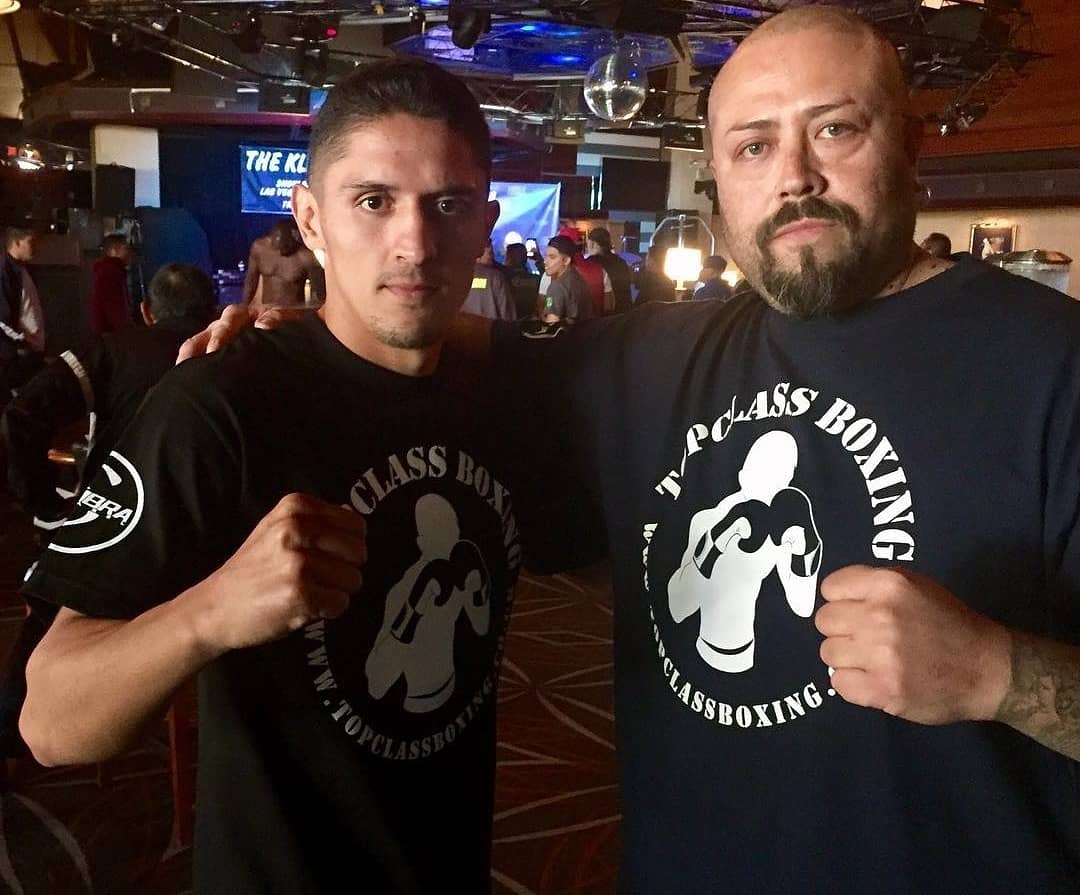 with_punches's tweet photo. #rollingwiththepunchesTV #RWTPTV #topclassboxing #support Our CHAMP Giovanni Santillan #Gallodeoro Tomorrow night #ESPN #toprank #support #share #follow #pugilism #boxing #boxeo #soloboxeo #nowhistlesports 🦾👊🏼🥊💯 https://t.co/HR6D2noe7T