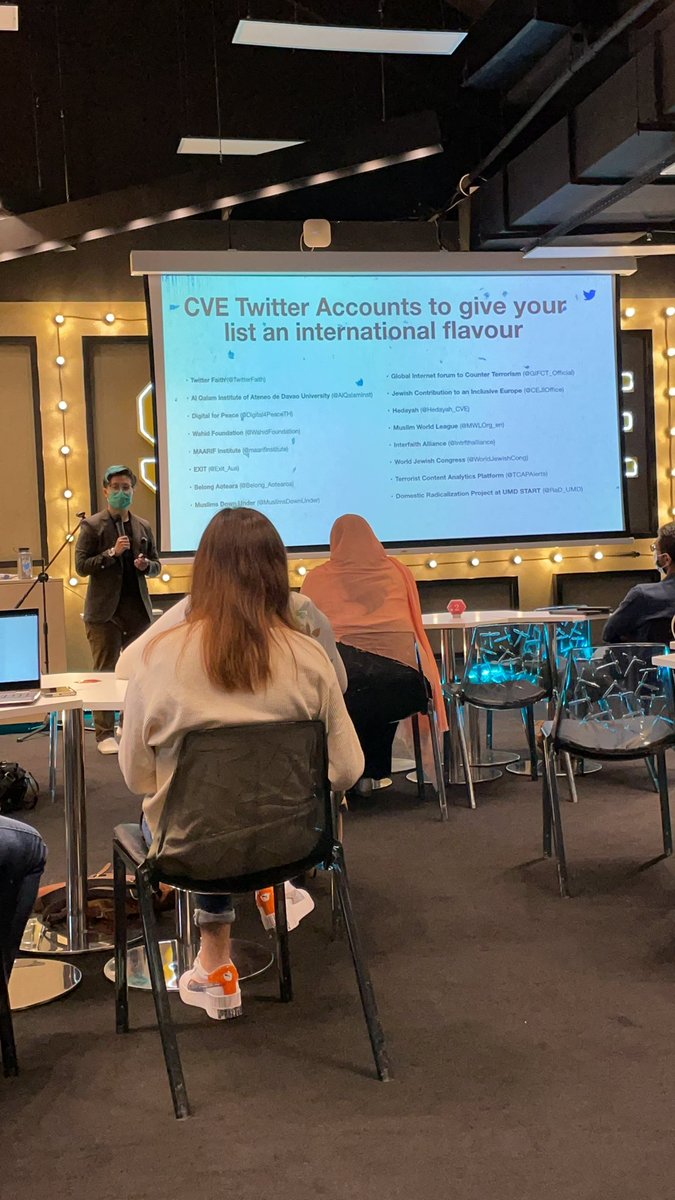 Leonard_Sim's tweet photo. Re-booting my Twitter account at Twitter Workshop by @a4anga #SginHarmony #hashpeace https://t.co/FFso4PcGit