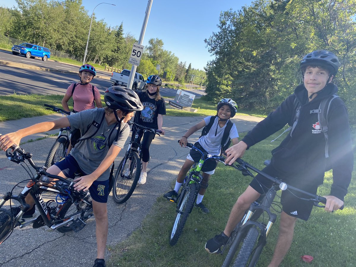 sgsjh's tweet photo. Madame Ferrari’s class bike ride on the last day of Grade 7!  What a perfect day!   ☀️☀️☀️☀️ https://t.co/1hSe3L0vgV