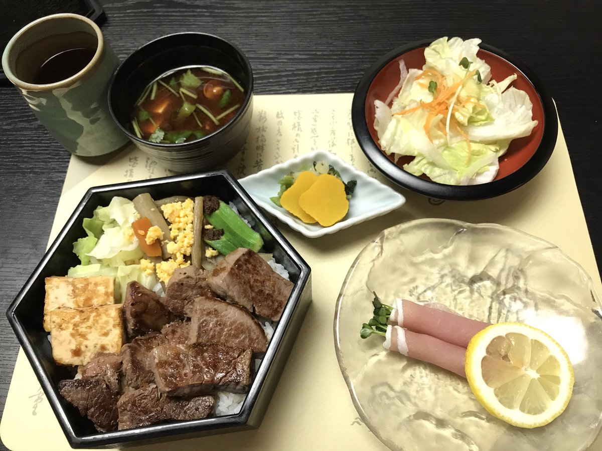 Uzivatel 如月翔 日本橋小伝馬町 生まれと育ちは人形町 Na Twitteru 小伝馬町の伊勢重でランチ 牛ヒレステーキ重と豚の角煮 牛肉がとても柔らかくて 美味しかったです 豚の角煮は ちょっと甘すぎかな ごちそうさまでした 小伝馬町 馬喰町 Uzivatel 如月翔 日本橋小伝馬町 生まれと育ちは人形町 Na Twitteru 小伝馬町の伊勢重でランチ 牛ヒレステーキ重と豚の角煮 牛肉がとても柔らかくて 美味しかったです 豚の角煮は ちょっと甘すぎかな ごちそうさまでした 小伝馬町 馬喰町