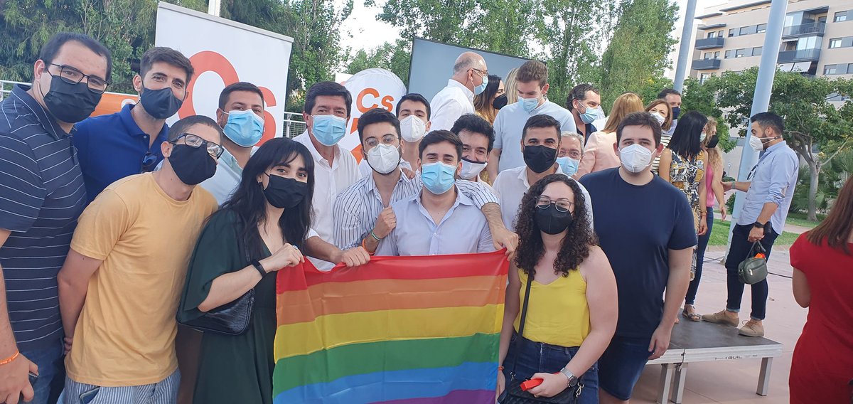 JcsAndalucia's tweet image. 🧡 Ayer los Jcs Málaga junto a la adjunta autonómica @Sylv_Fdez y el adjunto provincial @Alejandro96AMS  acompañaron en la Ruta #IlusiónNaranja en Málaga a @JuanMarin_Cs y @BalEdmundo 

💪Toca afrontar nuevos retos y trabajar por Andalucia y los jóvenes somos parte de ello