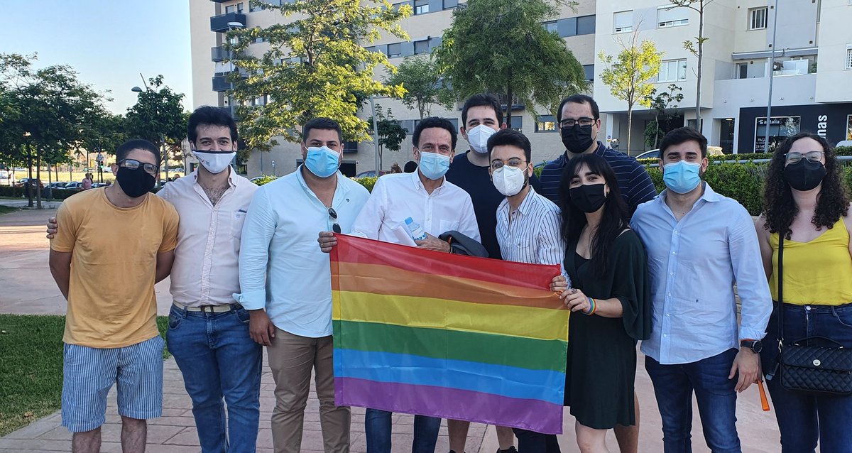 JcsAndalucia's tweet image. 🧡 Ayer los Jcs Málaga junto a la adjunta autonómica @Sylv_Fdez y el adjunto provincial @Alejandro96AMS  acompañaron en la Ruta #IlusiónNaranja en Málaga a @JuanMarin_Cs y @BalEdmundo 

💪Toca afrontar nuevos retos y trabajar por Andalucia y los jóvenes somos parte de ello