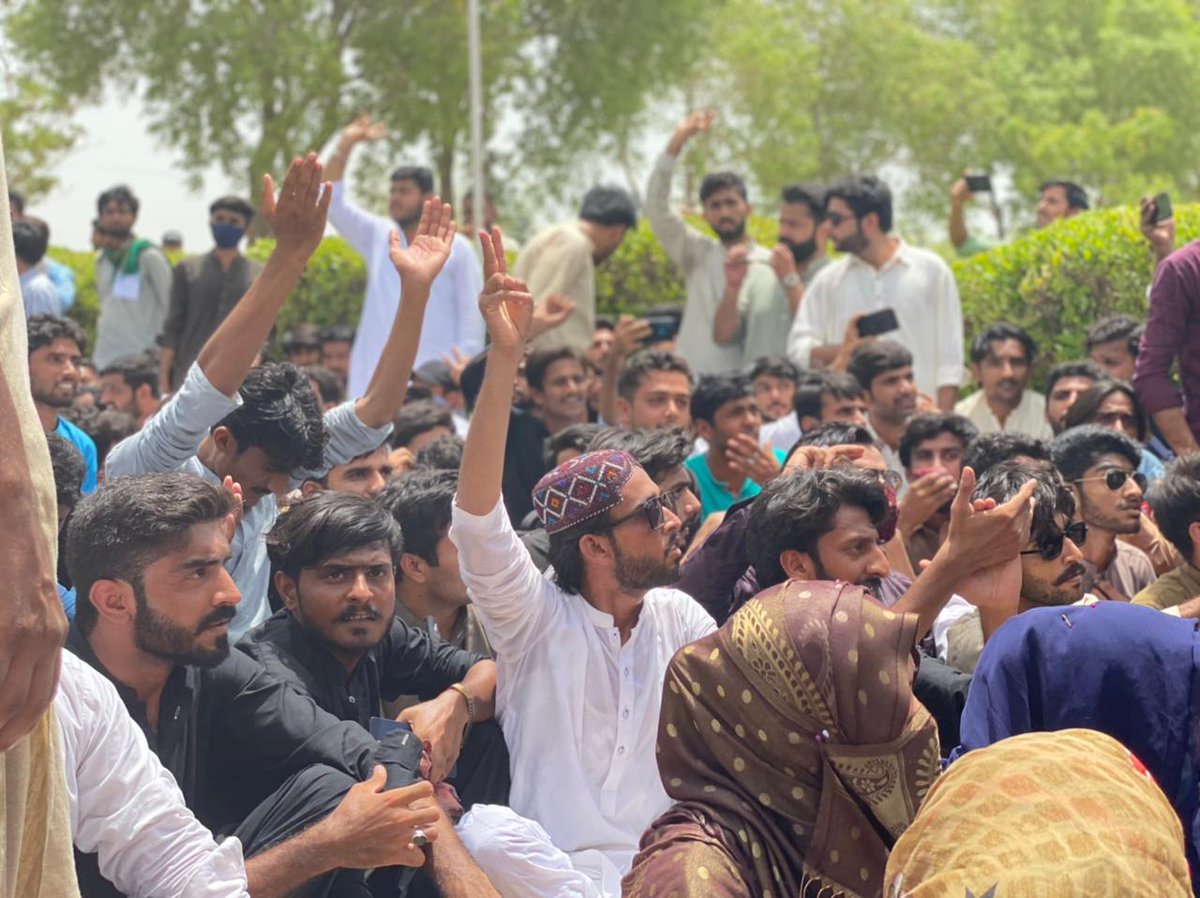 ShahidM15411410's tweet photo. #NoFeesHikeInUoS
We students are future of nation.
Don't play with our future.
We demand lower the fees of Sindh Uni not high.
#NoFeesHikeInUoS
#NoFeesHikeInUoS https://t.co/CfkCV6fXJP