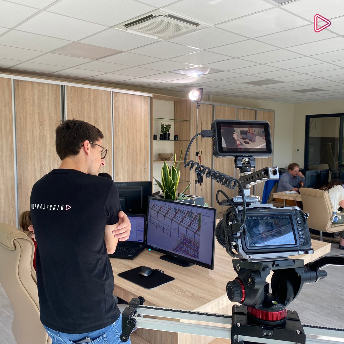 halphastudio's tweet photo. En tournage, on aime aussi se renseigner sur les différents métiers de nos clients!

#halphastudio #productionaudiovisuelle #digitalmarketing #communication #agencedecommunication #agenceaudiovisuelle #agencedemarketing #video #stage https://t.co/5Tchxn9JiJ