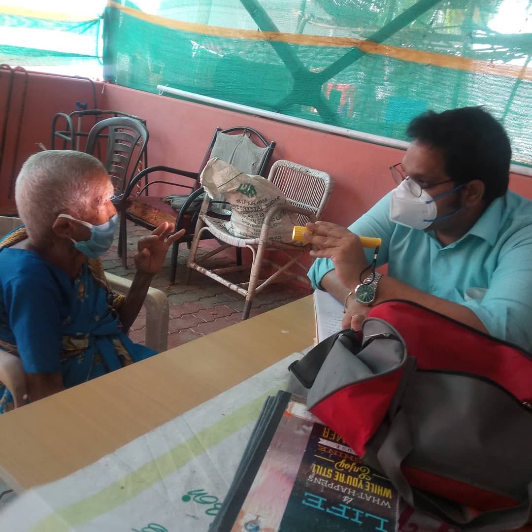 CRLingeswaran's tweet photo. Did  eye screening camp at Homeless people rehabilitation center and old age home sweed trust at Thirunagar gave free medicines to the residents on behalf of our hospital under  Dr.C.Ram Lingeswaran M.B.B.S,D.O., on 26/6/21 #drramlingeswaran #மக்களின்மருத்துவர்#drnainarhospital https://t.co/Z8ggJRU28Q