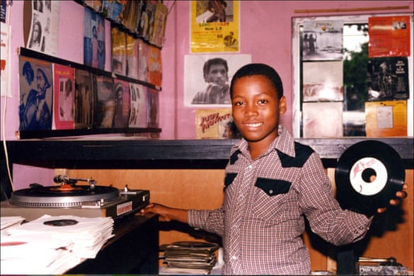 Canadian photographer Beth Lesser had her first run-in with reggae in 1970s Toronto. Traveling to Jamaica throughout the 80s, she fell in love with the sights and sounds of Kingston and witnessed the scene’s transition from roots reggae to the harder, fresher dancehall. Thread...