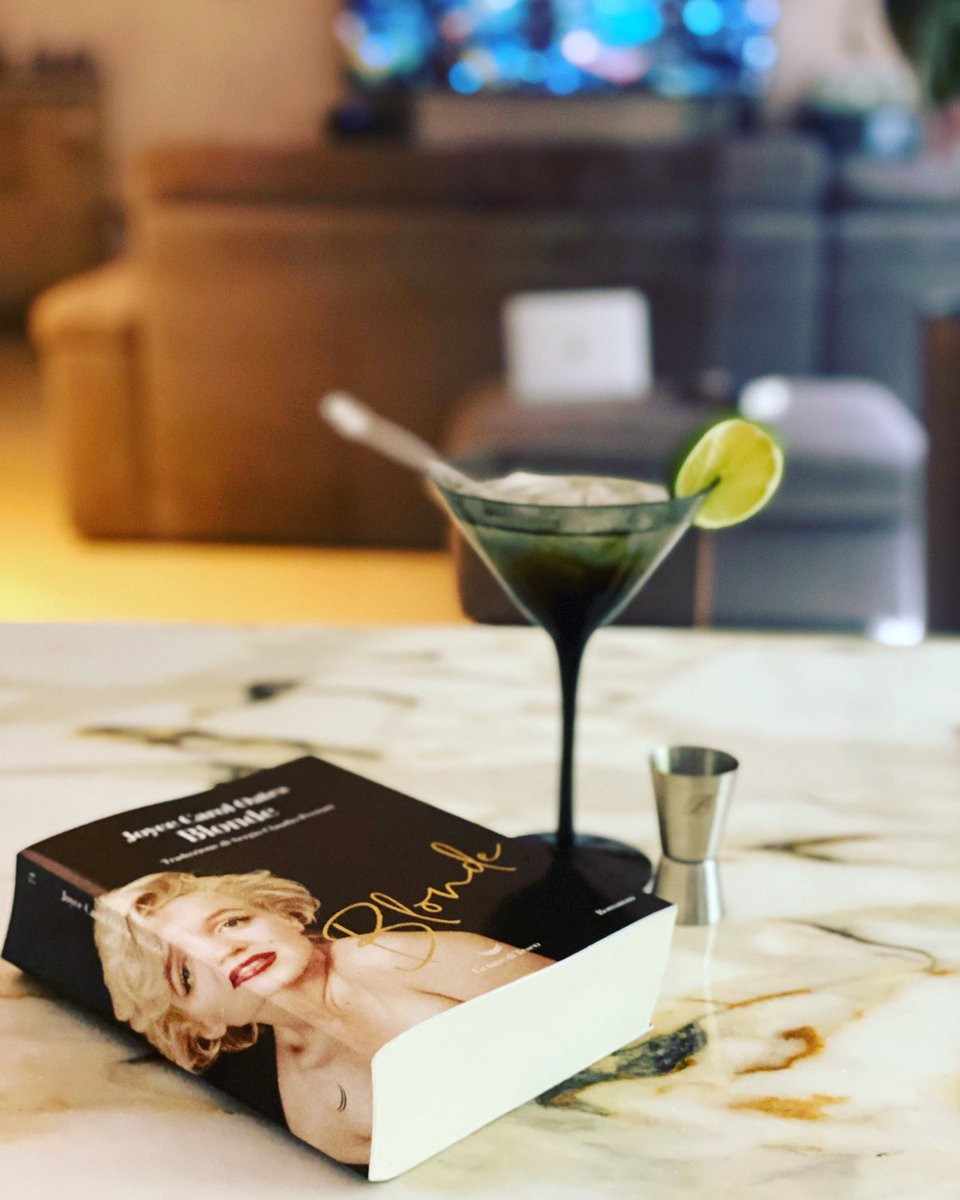 westegg76's tweet photo. Addio TrueHollywoodStyle anche se era Brentwood ma il cocktail resta estivissimo con 3/4 di morbosità 2 di barbiturici 1 spruzzata di complottismo, palmizio sfrangiato a decorare e scorzetta d'arancia Kennedy
I ns suggerimenti estivi su https://t.co/VzJfLbMaf9
 @lanavediteseoed https://t.co/ZWW6EHxcXs