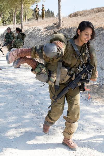 アニメやゲームの痴女みたいなキャラよりも 実在するイスラエル軍女性兵士さん達の方 発情期のいぬもどきのイラスト アニメやゲームの痴女みたいなキャラよりも 実在するイスラエル軍女性兵士さん達の方 発情期のいぬもどきのイラスト