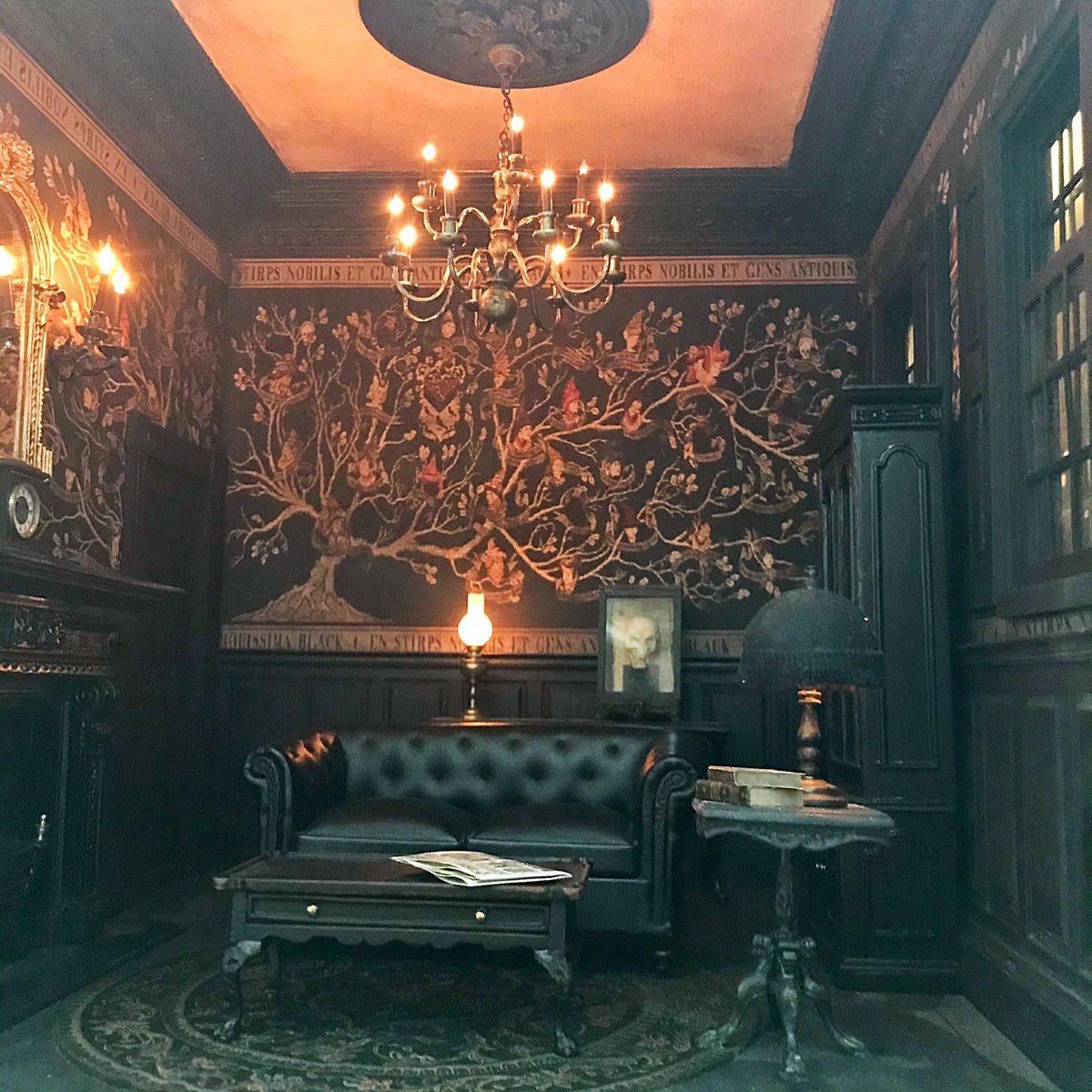 One of my favourite rooms I made was the Blacks Tapestry room <a href="/WarnerBrosUK/">Warner Bros. UK</a> <a href="/ProfessorDum/">Albus Dumbledore</a> <a href="/UniversalORL/">Universal Orlando Resort</a> <a href="/PotterheadPosts/">Potterhead Posts</a> <a href="/HogwartsLegacy/">Hogwarts Legacy</a> <a href="/HogwartsMystery/">Harry Potter: Hogwarts Mystery</a> <a href="/leaky/">The Leaky Cauldron</a> <a href="/WarnerBrosUK/">Warner Bros. UK</a> <a href="/EmmaWatson/">Emma Watson</a> #oliverphelps #HarryPotter #DanielRadcliffe