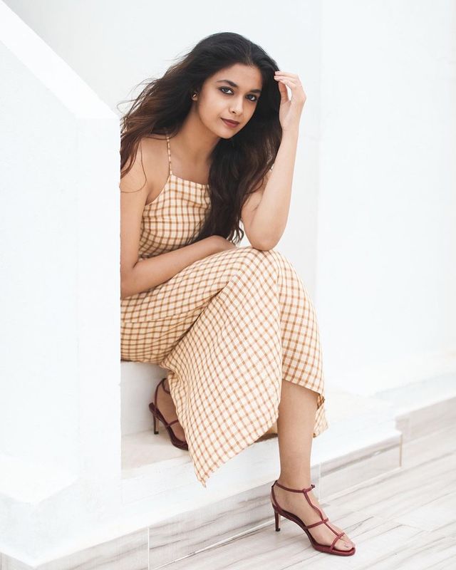 Telugubit's tweet photo. .@KeerthyOfficial charming stills 😍

#KeerthySuresh https://t.co/8wdIREPVoP