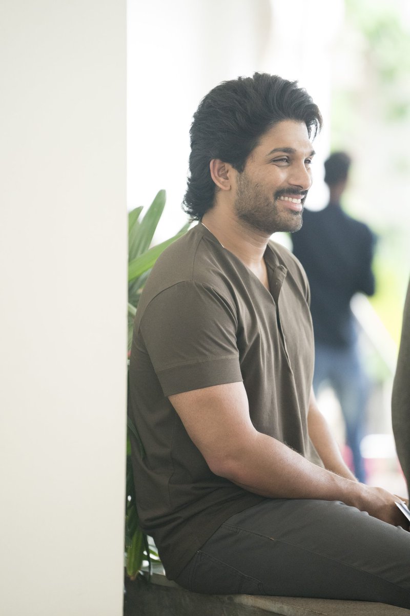 Manoj0852's tweet photo. Jaatin denguthunnam🤙
#Pushpa @alluarjun https://t.co/moiWVWGOmX