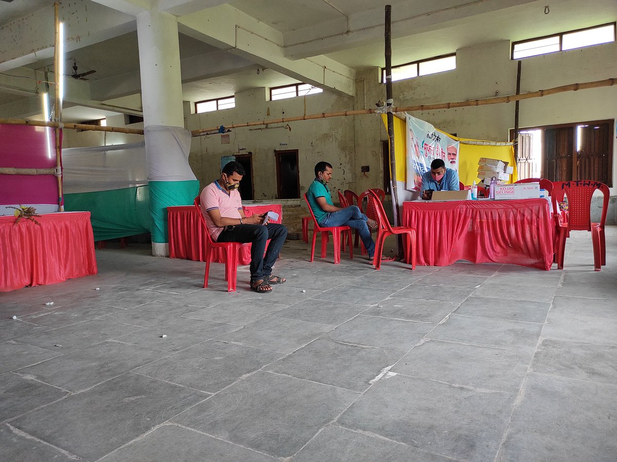 Shahru91's tweet photo. @Dm_Motihari @CS_motihari  waiting for the past 45 minutes for the lady nurse to arrive and give the dose.. this is motihari zila school -3. This is not the pace of vaccination you want @BiharHealthDept @mangalpandeybjp https://t.co/W45ptNGpoY