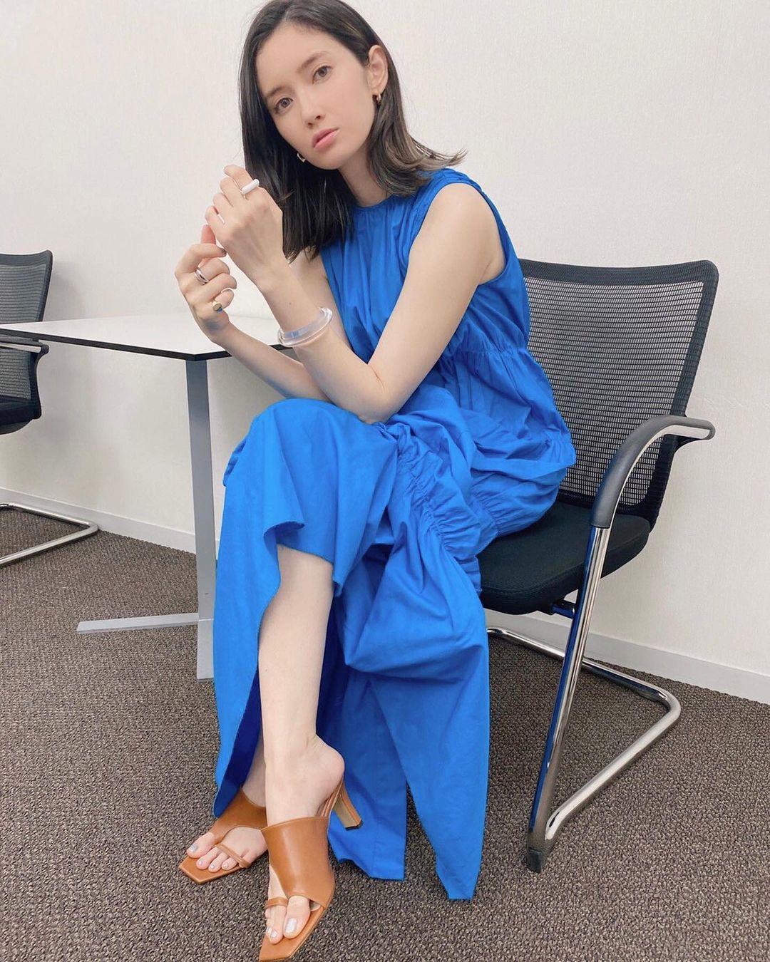 美女足  / X