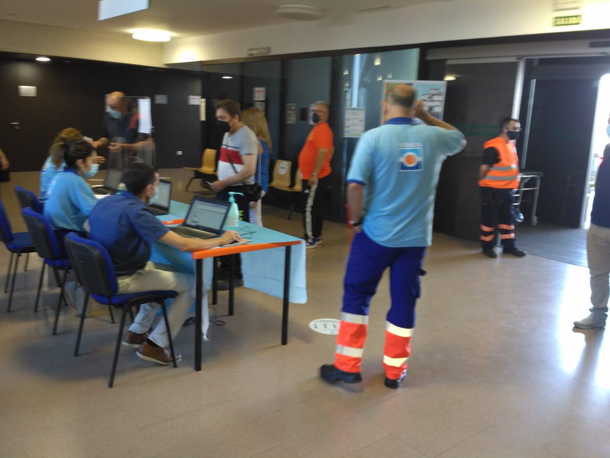 Continuamos jornada de vacunación 👍👍 participación e implicación ciudadanía y profesionales. Buena respuesta, desde la <a href="/ags_nortedejaen/">AGS Norte de Jaén</a> animamos a todos los no vacunados de 50 a 69 años acudan SIN CITA a esta convocatoria.
#VacunaCOVID19