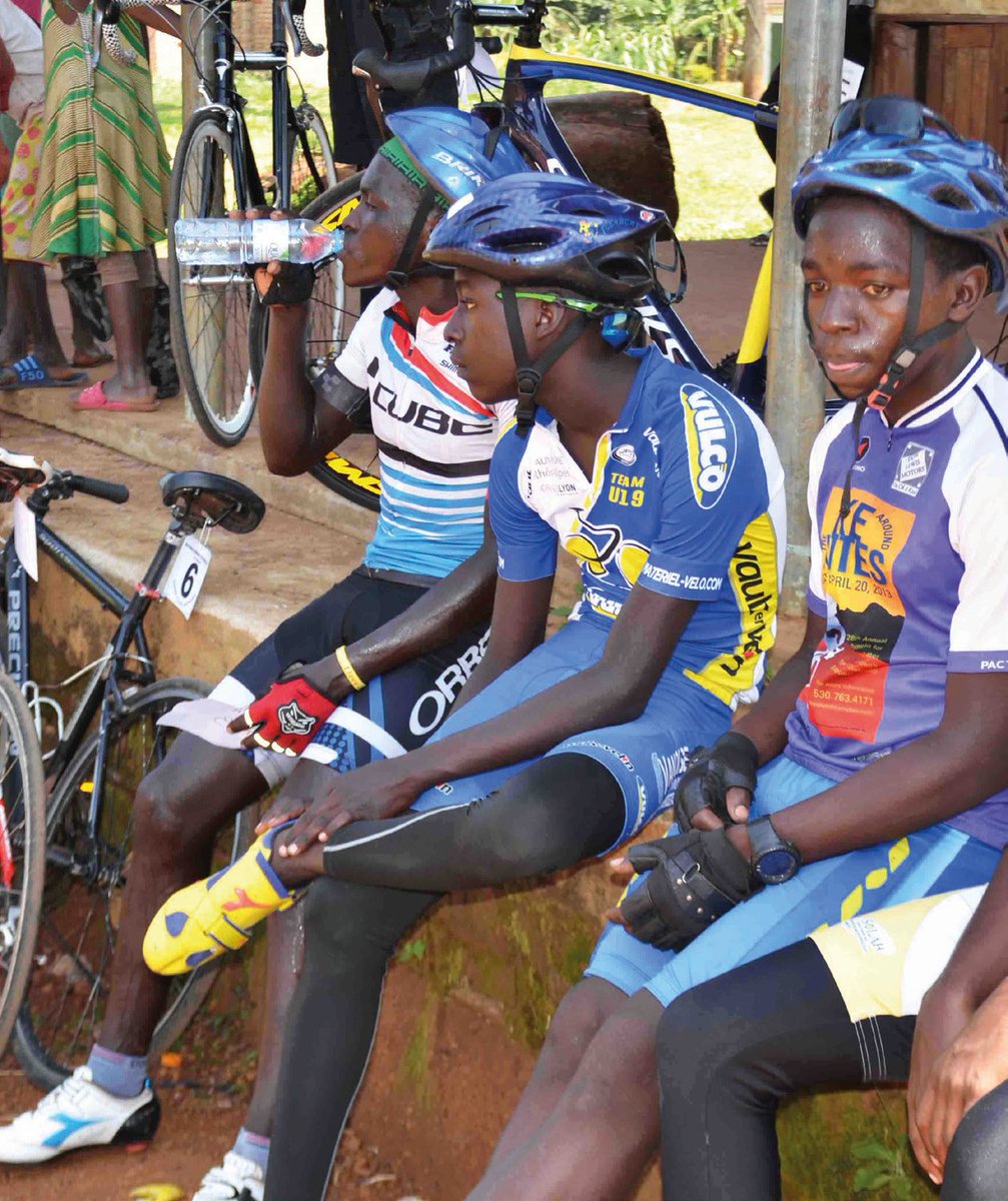05.06.21: Riders take a rest after the 100km #Bugomaforest tour race in Kikuube district.
#Albertineconservation #conservationug