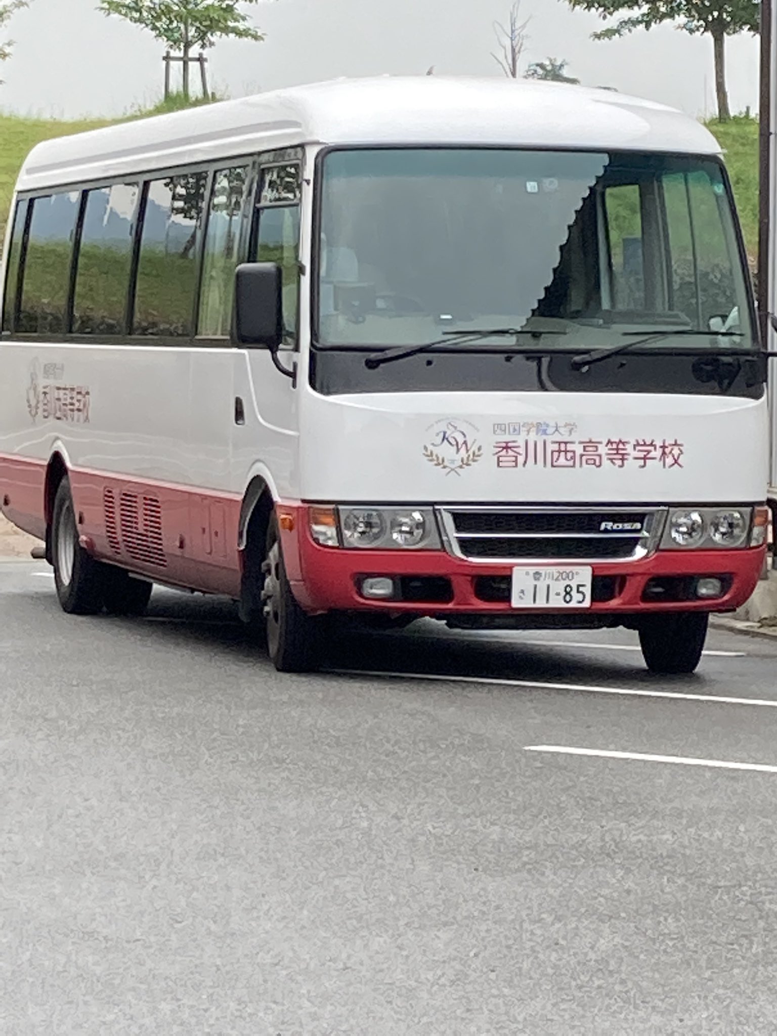 本通り鍼灸接骨院 船越一治 香川県三豊市から四国学院大学香川西高等学校の学校さん達が来院される 強豪校はマイクロバスかハイエースで土曜日か木曜日の午後に時間をとる事にしてる 本通り鍼灸接骨院 名物 マイクロバスの学生さん達 一気に診る が