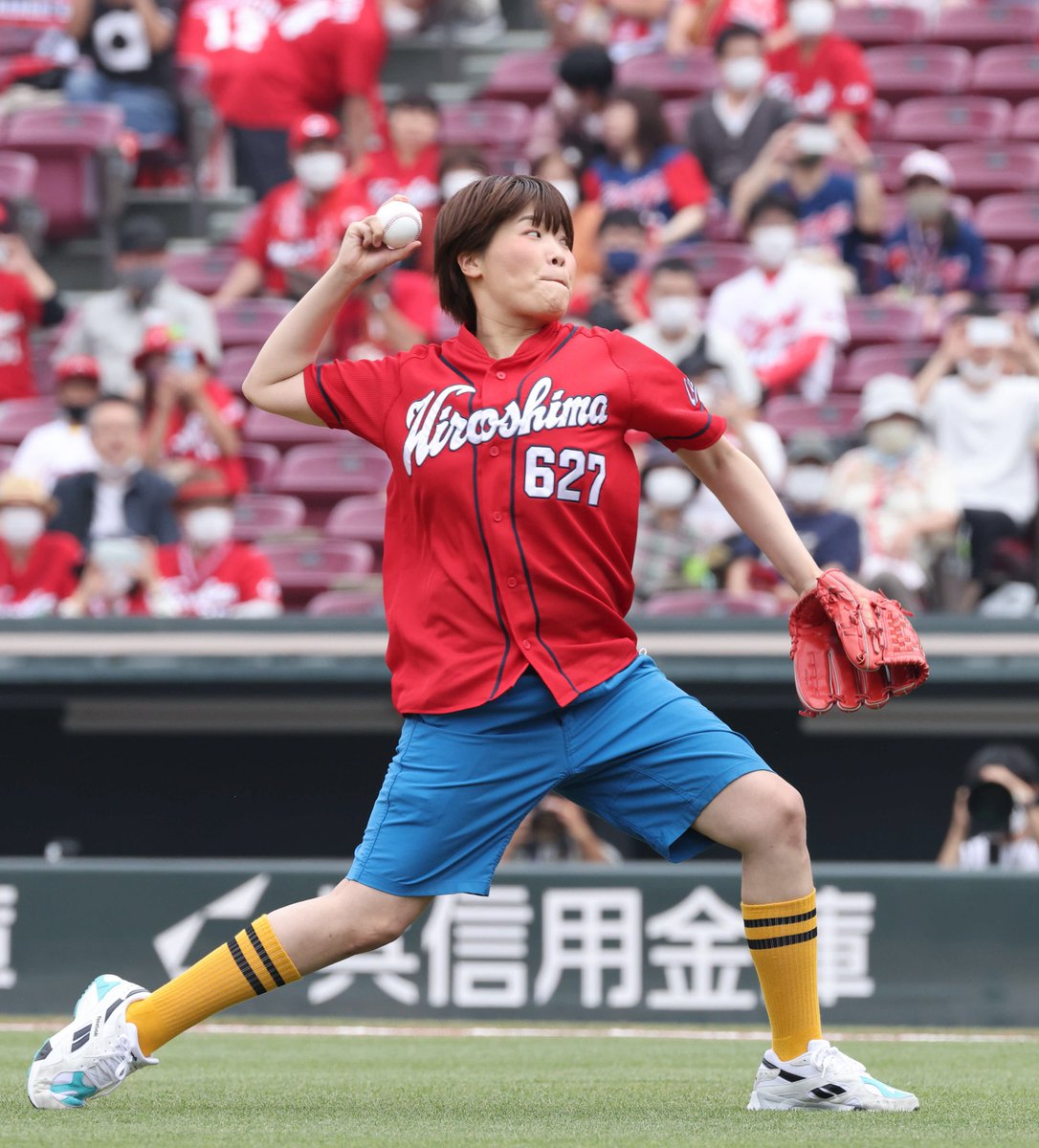 ট ইট র 日刊スポーツ野球取材基地 広島東洋カープ 広島 対 中日 始球式で投げる ガンバレルーヤ まひる