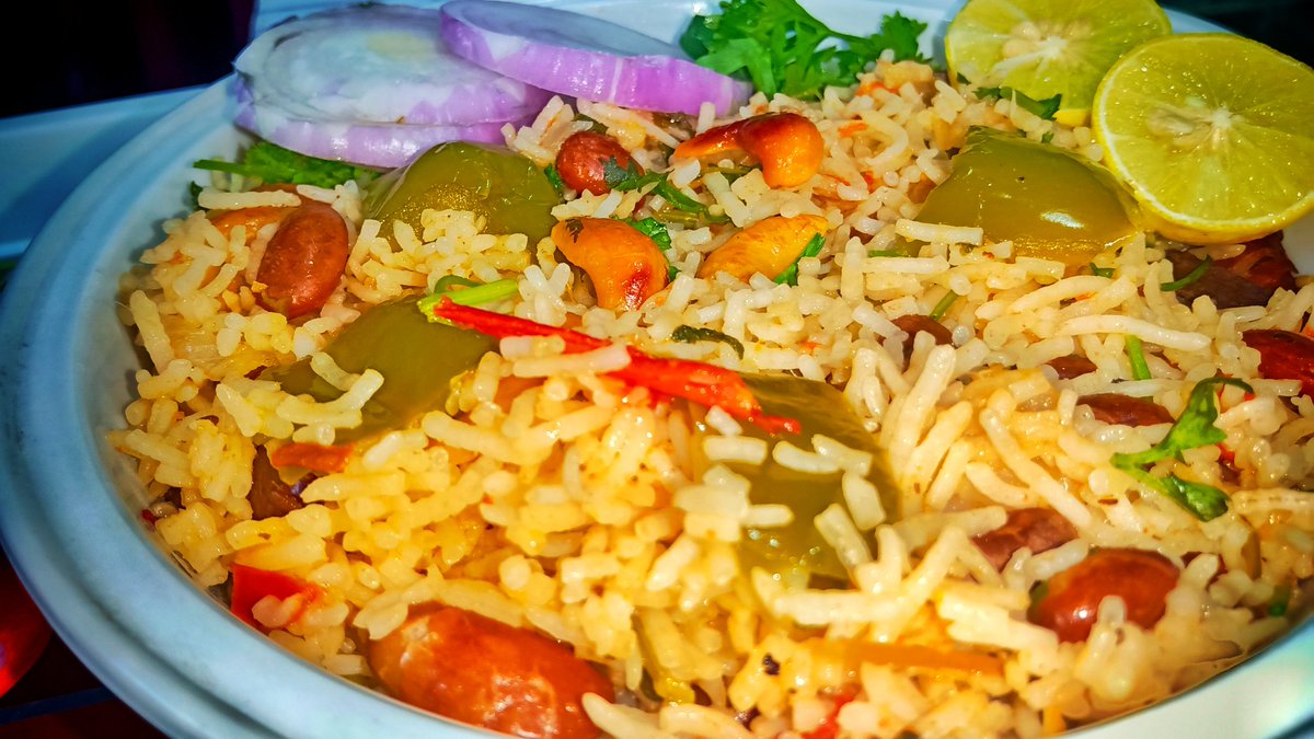 FoodMining's tweet photo. Today's Video is out!!

Delicious Rajma Biriyani😍🤤🤤
https://t.co/HWfabidjfq https://t.co/U4gj7NIleK