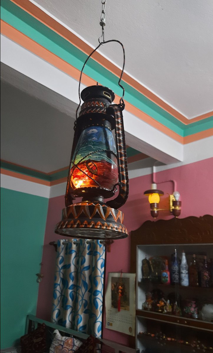 HalderTanya's tweet photo. Old hurricane lantern painting 🎨
#artandcraft #ArtistOnTwitter #PaintWithLove #acrylic #bestoutofwaste #roomdecorideas #artwork https://t.co/2wTeGIl0JG