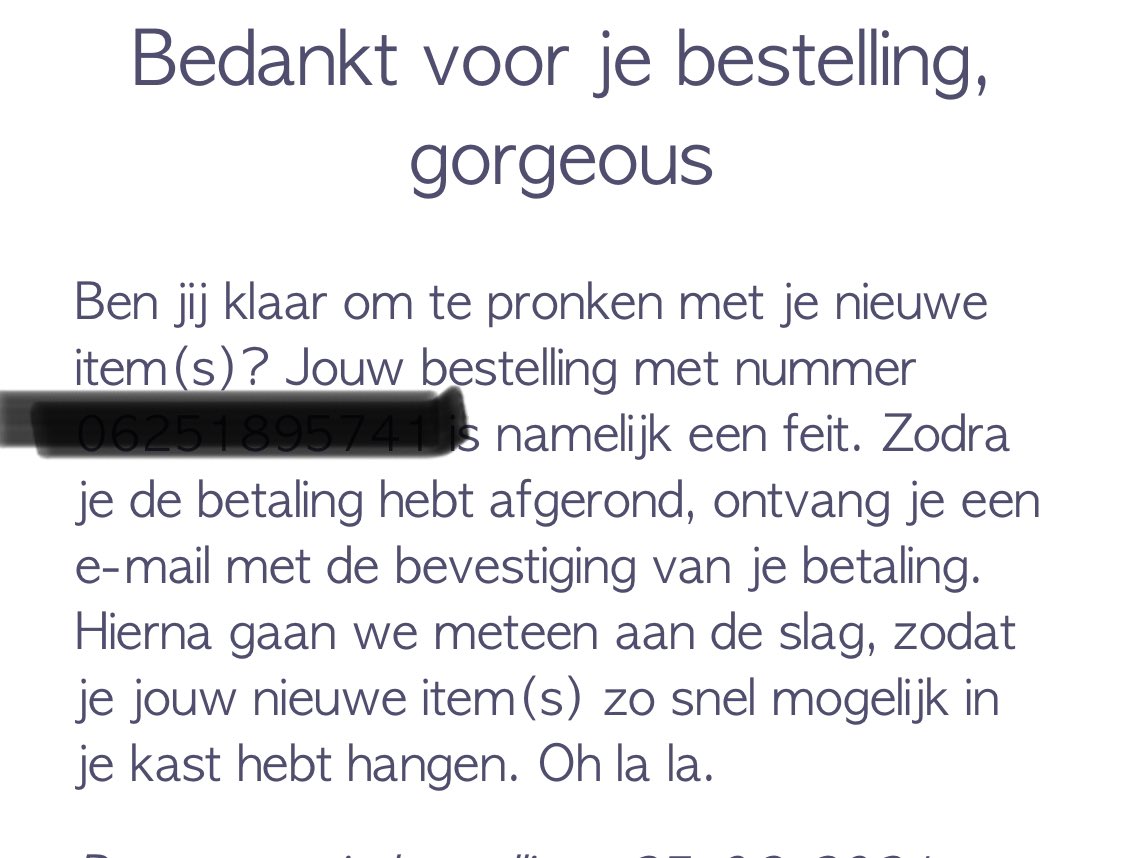 ANanninga's tweet image. Ehm. Ik bestel een jurk, en betreed daarmee kennelijk een soort voorgeborchte van de Oude Meisjes-hel? En het is ‘mevrouw Nanninga’, en ‘u’, op zich. Ik ben klant, geen dinnetje om een theetje mee te doen. ‘Yay’.