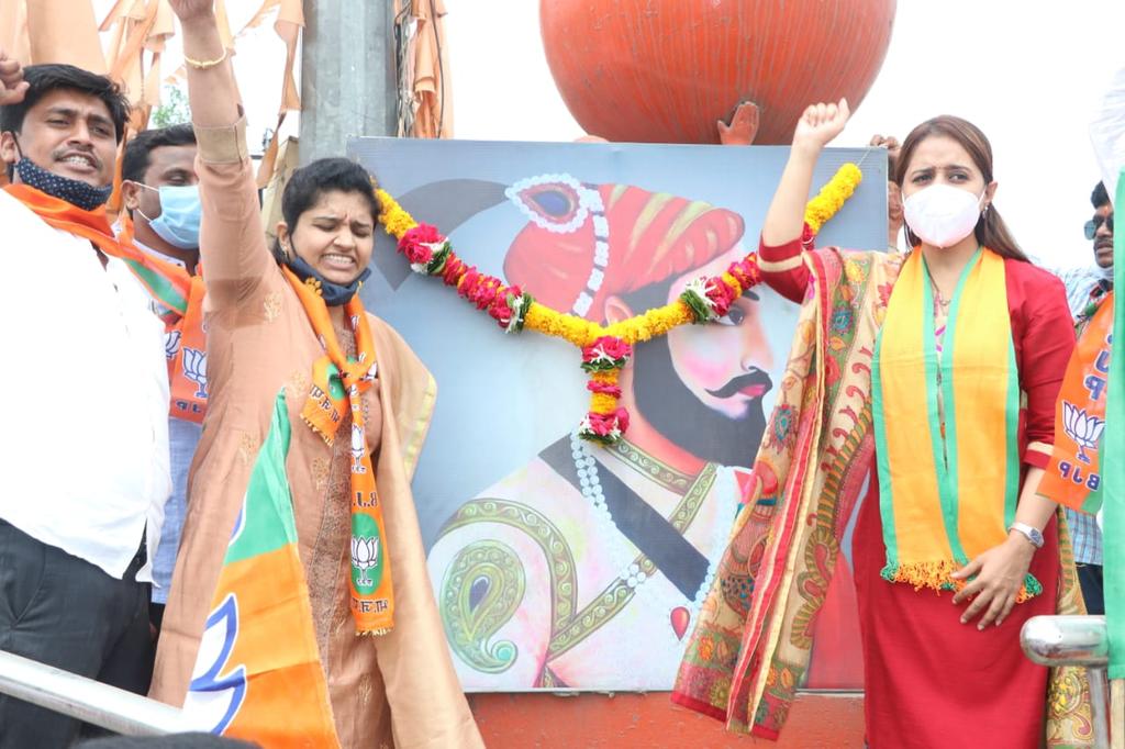 DrPritamMunde's tweet photo. सामाजिक समानतेसाठी आरक्षणाची सुरुवात करून छत्रपती शाहू महाराजांनी समाजातील असमानतेची दरी कमी केली होती,स्थानिक स्वराज्य संस्थेतील ओबीसींचे राजकीय आरक्षण संपुष्टात आल्याने ही दरी पुन्हा एकदा वाढली आहे.आमचा लढा याविरुद्ध आहे !! https://t.co/cXFf6EzA8l