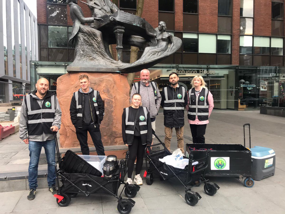 feed_manchester's tweet photo. Our Feed Manchester team were out this week, on a quiet night around the centre. There were plenty of people around the library area, who were grateful of the food and clothes we gladly provided. Some familiar faces came out to say hello! 💚🐝#feedmanchester #grateful https://t.co/a3Ni5WlCiO
