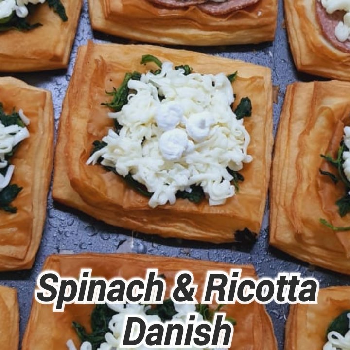Nicole_JrMCI's tweet photo. And more Danish I have learned

Spinach &amp; Ricotta Danish

#spinachandricottadanish 
#danishpastry
#juniormasterchefindonesia https://t.co/FSCYNdxYnU