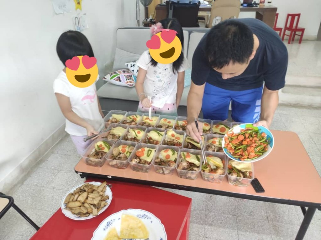 lichoong's tweet photo. Helping others whenever we can

#KitaJagaKita #lifeskills #MCO3 https://t.co/1uME6YlSWA
