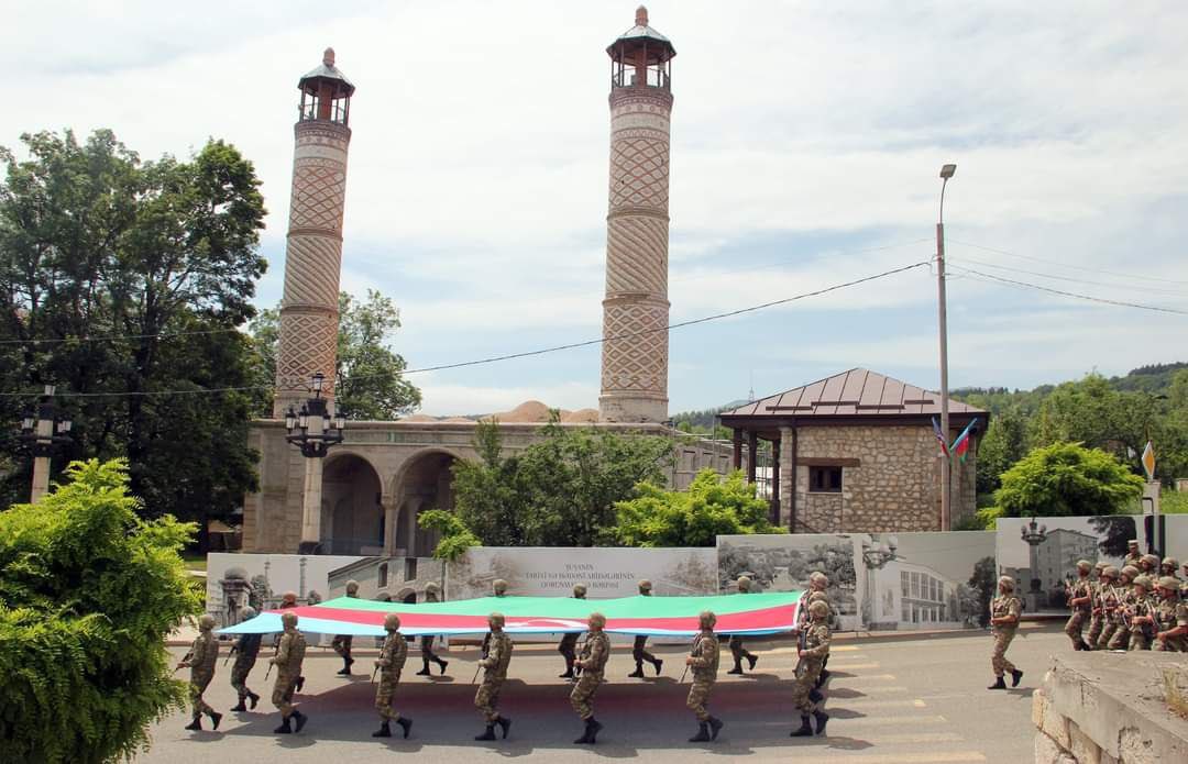 🇦🇿 Ey şanlı ordu, ey şanlı əsgər!

26 İyun - Azərbaycan Silahlı Qüvvələr günü münasibətilə ordumuzun bütün personallarını təbrik edir, Vətən uğrunda canından keçən bütün hərbçilərimizin əziz ruhları qarşısında hörmət və ehtiramla baş əyirik!

✅ t.me/shedevrplus