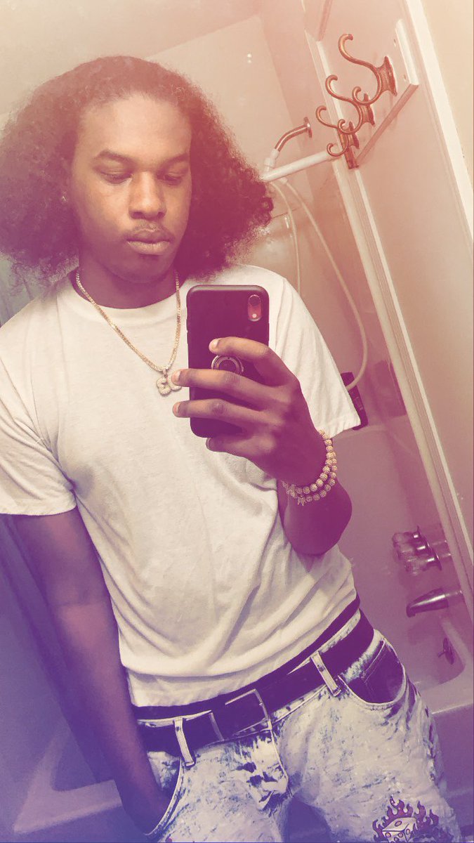 SoRetroBoomin2's tweet photo. Me And More Me https://t.co/qFQAOpMDyi