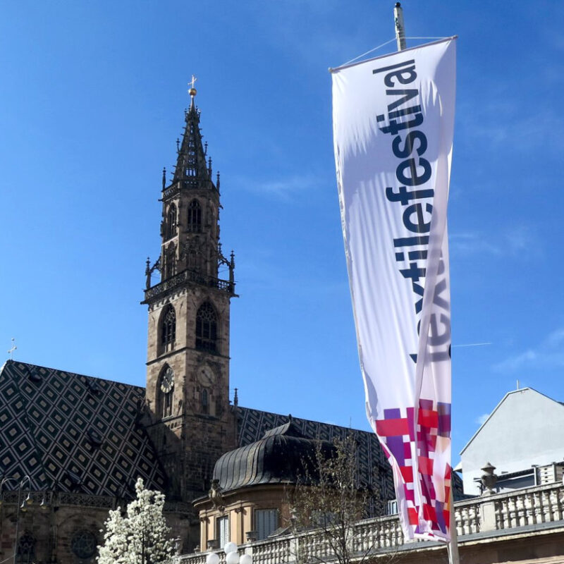 ArteMorbida's tweet photo. 🏰 From 15 to 17 October 2021, the Castel Mareccio in Bolzano will host the "International Festival for Textile Crafts and Textile Art".
.
Read the article 👉 https://t.co/7AeCCbzMvl 🇬🇧
#artemorbida #textileart #fiberart https://t.co/vRRxF2HeBQ