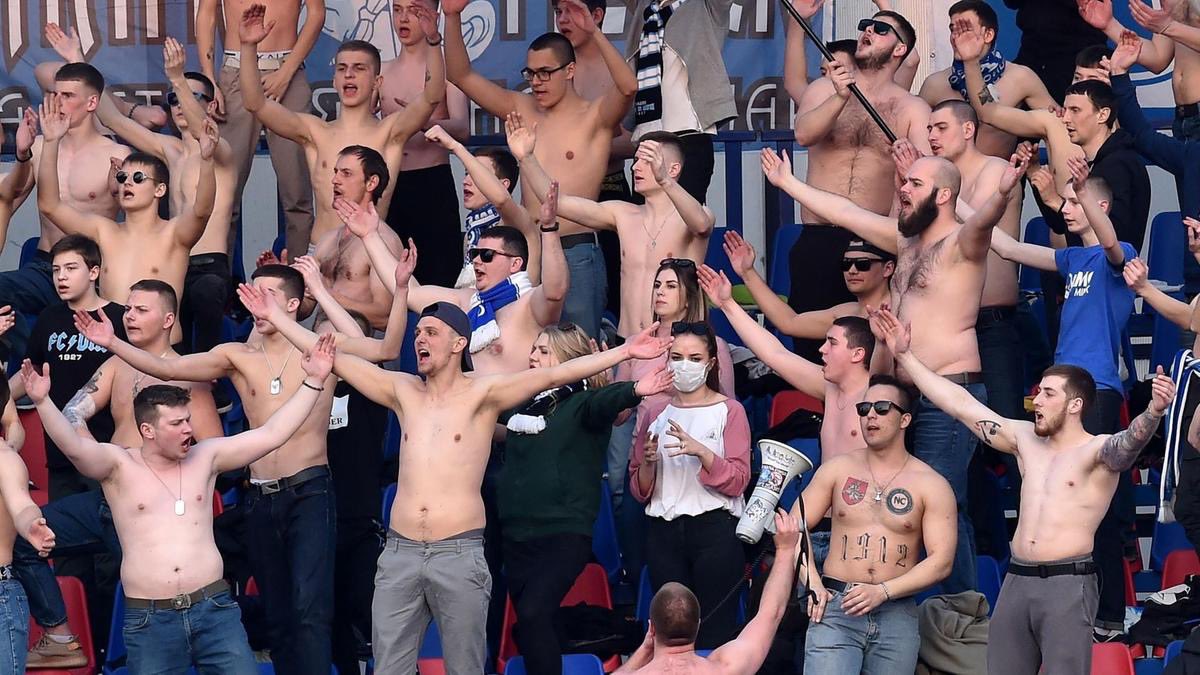 Enkelt menn i kommentarfeltet: 
- JA, det er greit å være homo, men hvorfor må de være halvnakne, flagge, lage masse støy og gjøre så mye ut av seg?!

Samme menn hver helg: