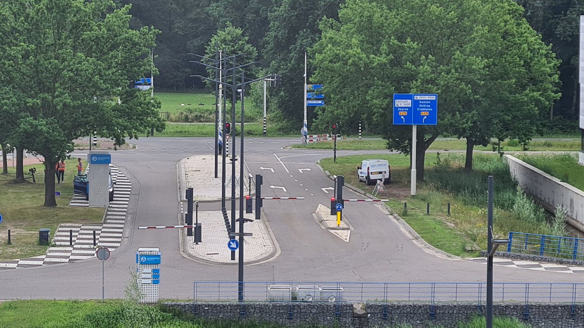 Big day today: public road now  closed in Helmond (NL) for main Secredas intersection live demonstrations of automated vehicles and threat mitigation from hacking attempts. Partners are getting their briefing.