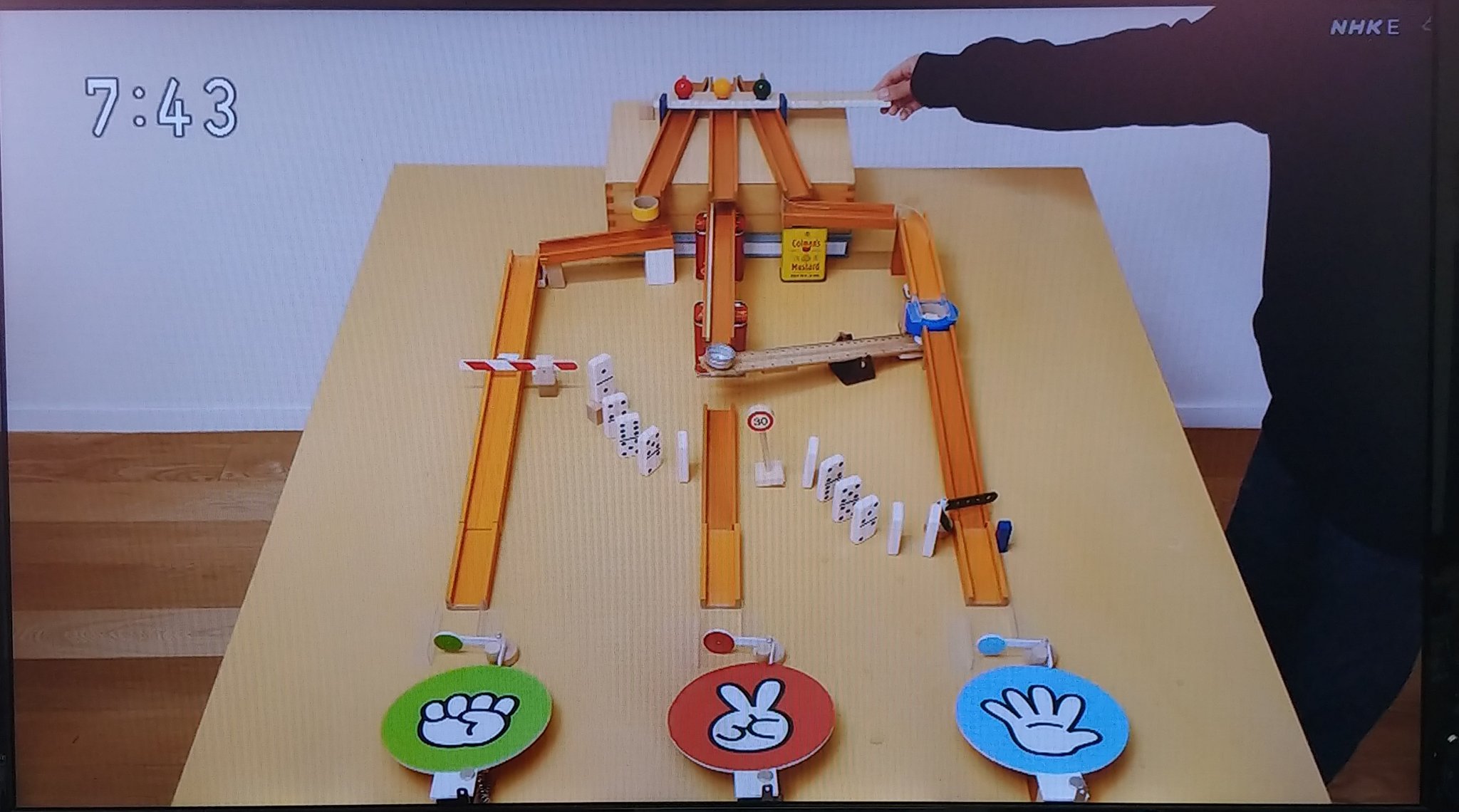 Toshi ﾟwﾟ 今日のも新作 ビーだま ビーすけファンには堪らない装置だー よそうタイムをオマケしてくれるの優しい ピタゴラスイッチ ピタゴラじゃんけん装置 T Co Zcwkuvlp Twitter
