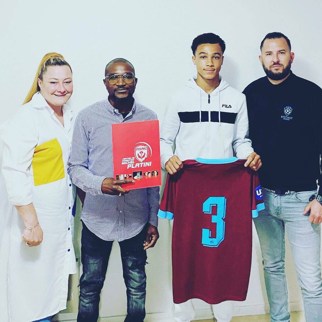BestWay_Soccer's tweet photo. Un jeune talent viens renforcer la famille Bestwaysoccer🖋⚽,afin de l’accompagner sur les prochaines étapes de sa carrière.
Fort de nos détections organisé en Mars ⚽️ avec succès et la venue de nombreux Clubs.(entre 2 COVID 😅😂)
Bestway Soccer et moi même sommes fiers de vo… https://t.co/aKPvrb72Cc
