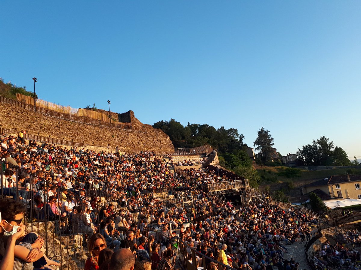 FlorencePoletti's tweet photo. Une belle soirée d'ouverture ! Merci à toute l'organisation et aux bénévoles de @jazzavienne https://t.co/D79F4rf8FK