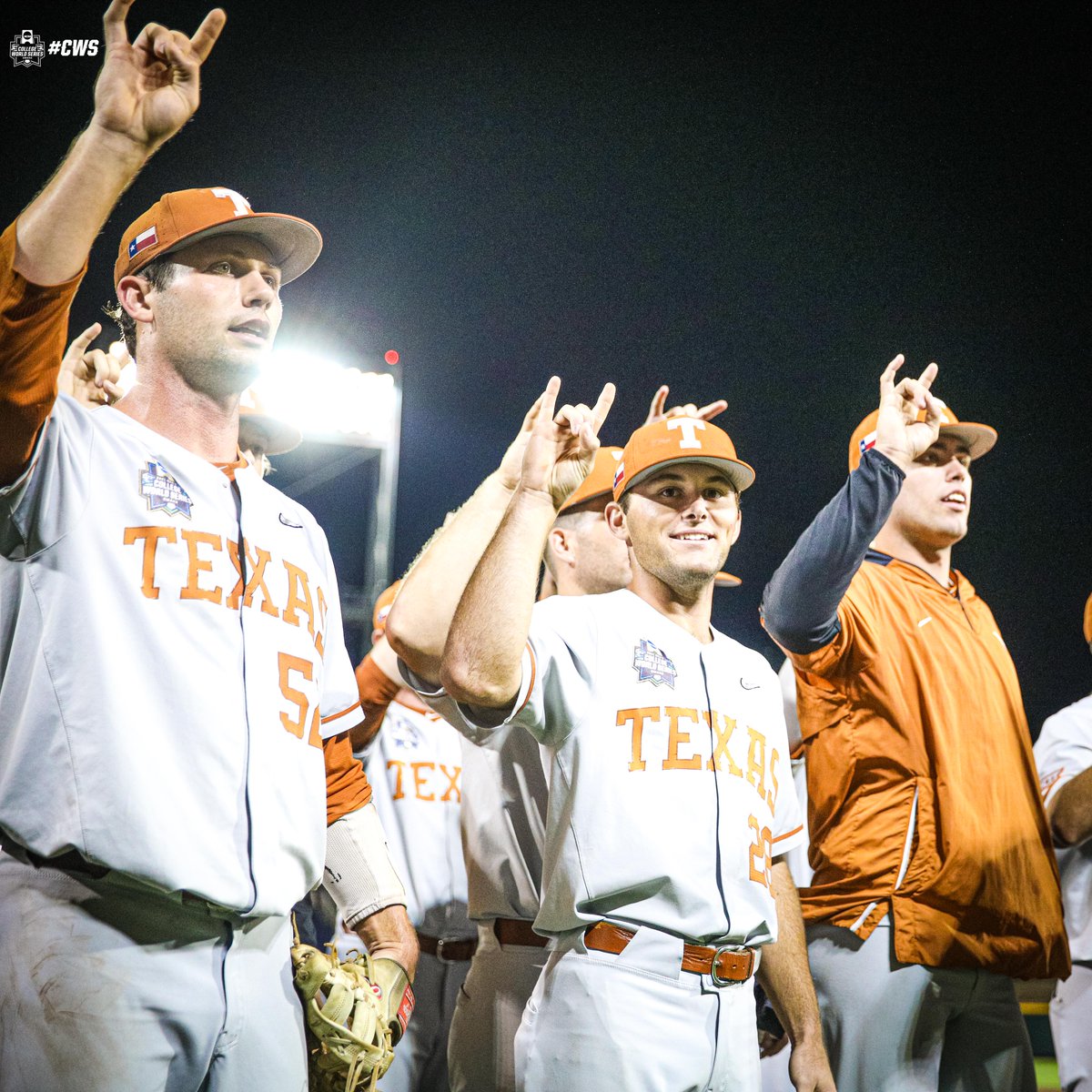 NCAABaseball's tweet photo. Horns Up! 🤘
#CWS x @TexasBaseball https://t.co/RZ91elb4jN