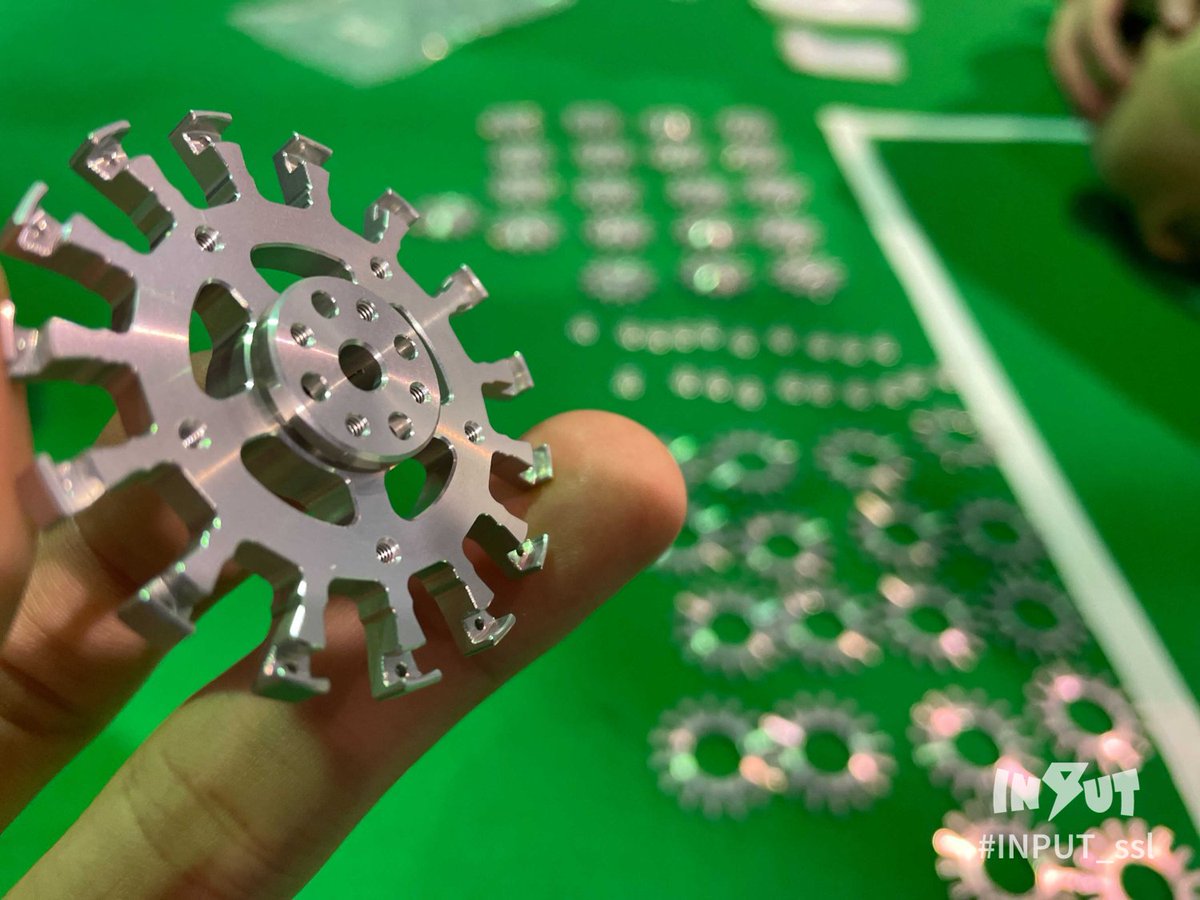 inputssl's tweet image. 【世界初超薄型オムニホイール】
世界に誇る高精度スピンドル・高精度軸物部品を生産する長岡のエヌ・エス・エス株式会社様にメカロックと一体型の世界初超薄型オムニホイール（軸締結時11mm以下）をアジア・パシフィック大会に向け、たくさん生産していただきました！