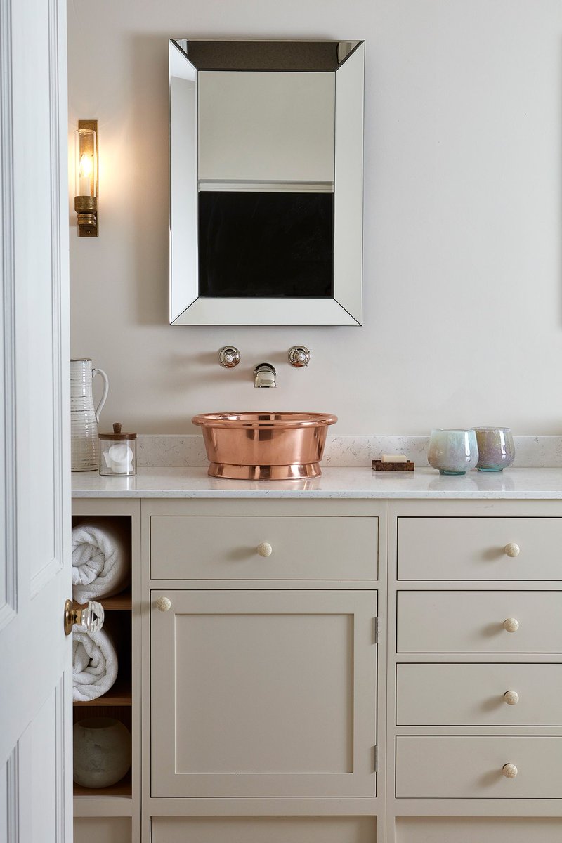 Here at Naked Kitchens we do not just supply Kitchen Cabinetry. As a manufacture we can make a huge variety of cabinets which include: Wardrobe, Vanity, Utility, Boot-room and Pantry! nakedkitchens.com/kitchens/portf… #NakedKitchens #TrulyBritishTrulyBespoke