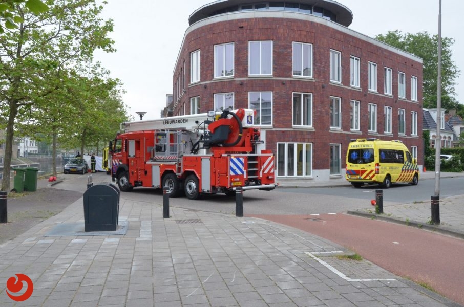 Brandweer redt jongen uit het water in Leeuwarden