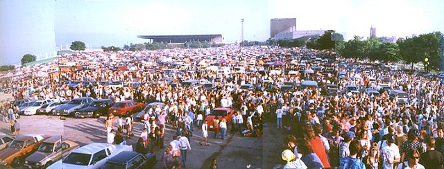 letsgetstoned00's tweet photo. 29yrs ago today in personal #GratefulDead history it was show #66 at Soldier Field in Chi-town.. We pitched a tent in the McCormick Place parking lot before shuffling off to Deer Creek #GDNFA⚡️💀🌹 #MissingJerry😢
Steve Miller opened and Jerry joined https://t.co/3KwboSVvDo https://t.co/Qv0oz0fhYV