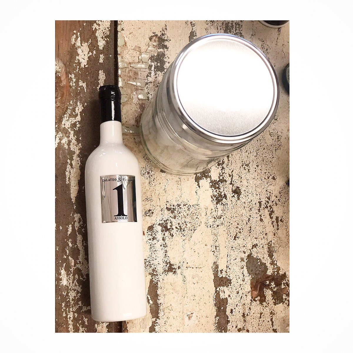 Galateofriends's tweet photo. ASSOLO is always N 1 #iconic #style @galateofriends #partnership @selettiworld #porcelain #extravirginoliveoil #taggiasca #tardivo #monocultivar #liguria #rivieraligure #rivieradeifiori #rivieradiponente #galateoandfriends #galateoatavola #savoirfaire #artdevivre #onlineshopping https://t.co/ziBD7ToOj8