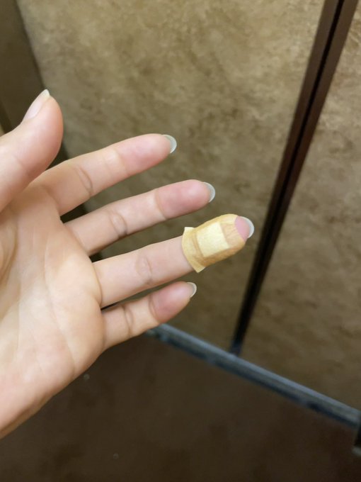血液で癌じゃないかわかるなんて&hellip;すごい世の中になったね🧐 指先から血液採取してきたよ💉  13項目の結果が出るんだって😚  健康の事考える歳になったから、定期的に血液検査することにしました❤️&zwj;🔥 https://t
