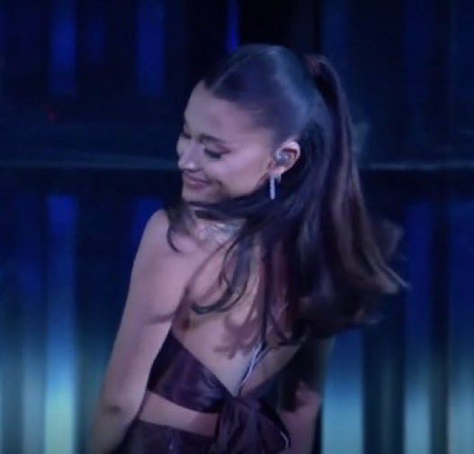 mainthiings's tweet photo. HAPPY BIRTHDAY ARIANA !!! i love u so much, thank u for everything <33 https://t.co/LgmQaiN0yI