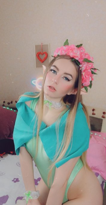 Ahhhahahahhaha found these very flattering stills from my album🤣 https://t.co/wuYwG9z8KS<a href="/tag/eleomishanonce"class="tags"><span>#eleomishanonce</span></a>