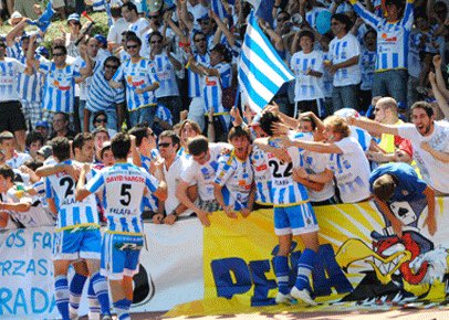 El domingo 26 todo salió bien y cerca de 800 aficionados arandinos pudieron estar en el José Caballero (3 buses incluidos) en lo que es el mayor desplazamiento de aficionados arandinos a un partido. Eso y la siguiente temporada son historia y será recordado toda la vida.