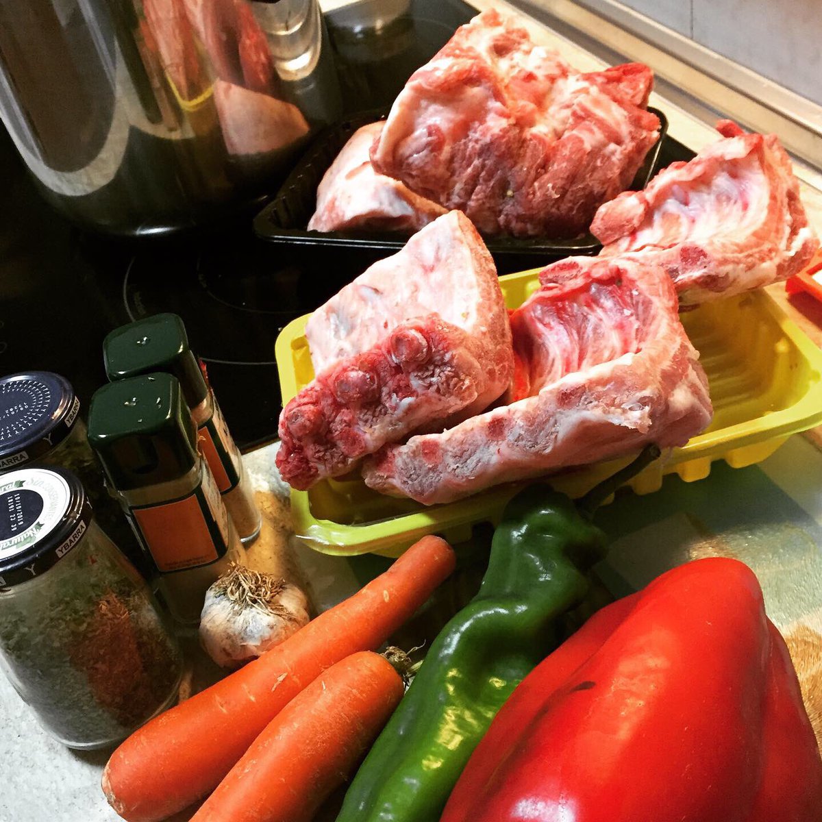 PabloRiegoBravo's tweet photo. Costillitas al horno con patatitas...
“Sin más” 🤔🤗😱😁🥰
.
.
.
#costillasalhorno #mami #patatasalhorno #ricorico #comidadedita #comidasana #familia #casa #hogar #asisi #amigos #siesta #mastermami https://t.co/Ys4TEYbGXX