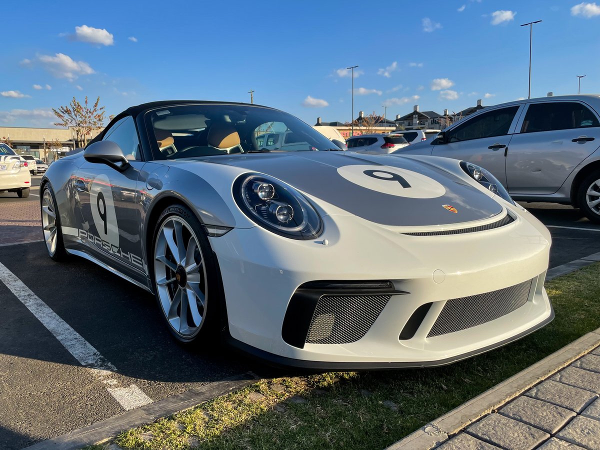 Zero2Turbo's tweet photo. #SpeedsterSaturday from this sexy 991.2 911 Speedster with Heritage Design Package spotted at the Polofields Crossing ๐
#ExoticSpotSA #Zero2Turbo #SouthAfrica #Porsche #911Speedster #HeritageDesignPackage https://t.co/toJTUg9yuS