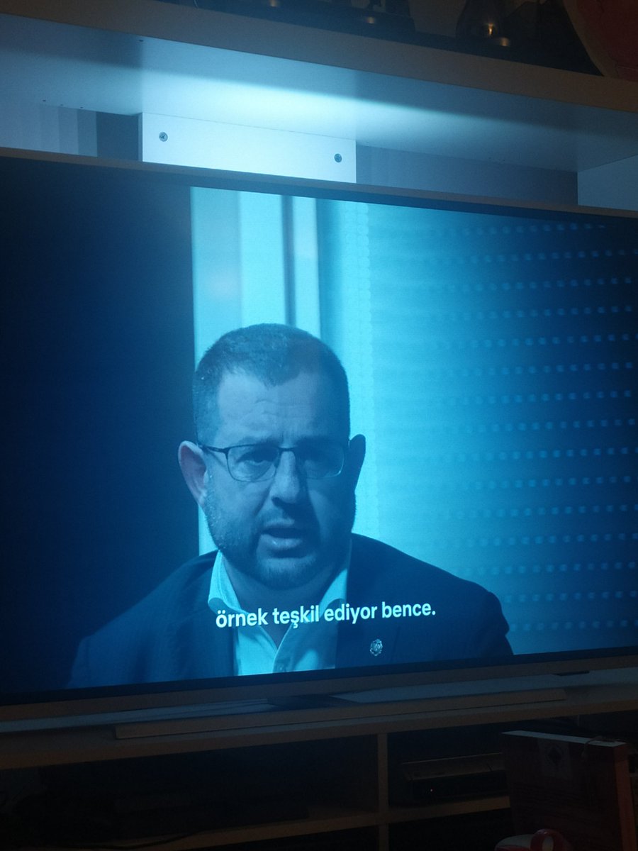 HukukiBaykus's tweet photo. Cumartesiye tavsiye belgesel bırakayım. Önyargı, masumiyet karinesinin önemi, idarenin sorumluluğu, kolluk kuvvetinin rolü, hukukun işlevi arasındaki iliskiler iyi işlenmiş. https://t.co/7HktcQtHUg