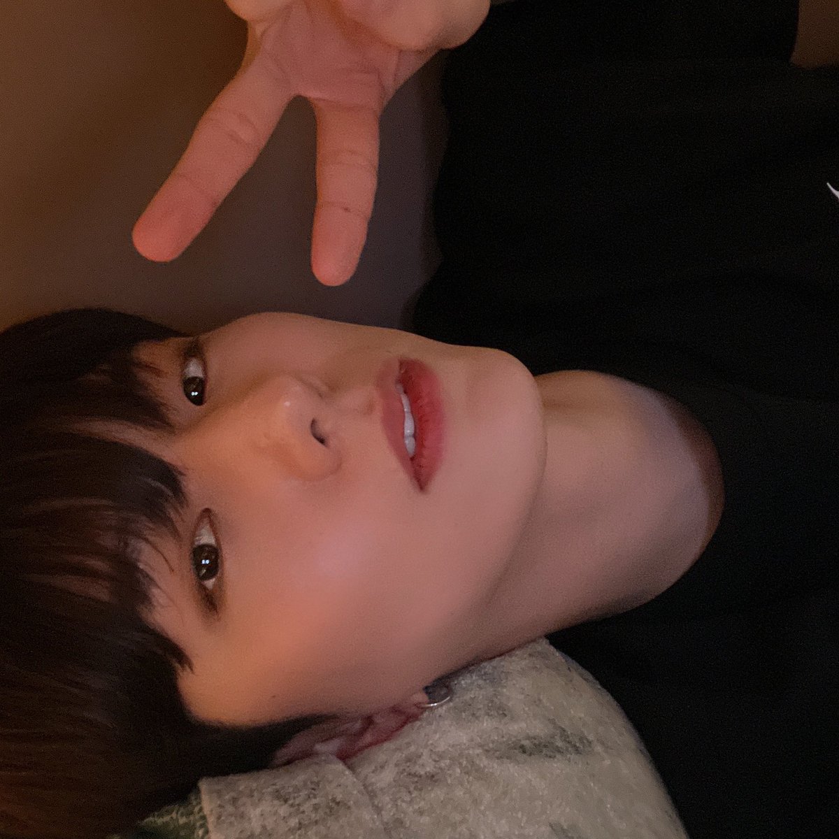 OfficialMONSTAX's tweet photo. 오늘 하루 잘 보냈어요 몬��베???
여기는 날씨가 갑자기 더워졌는데 거긴 어때요??
How was your day MONBEBE??? The weather here got hotter all of a sudden. How is the weather where you are?? #기현 https://t.co/65CXhbH3lt